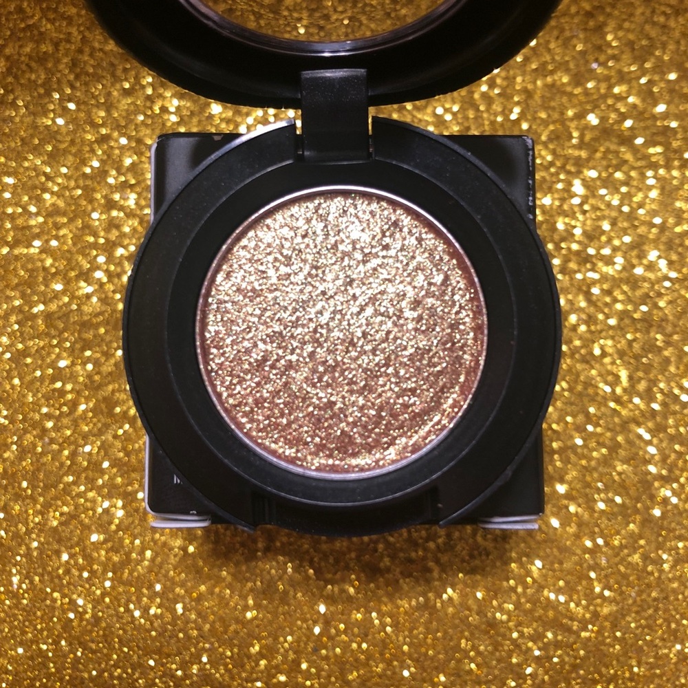 BNIB! MAC Dazzleshadow in I Like 2 Watch